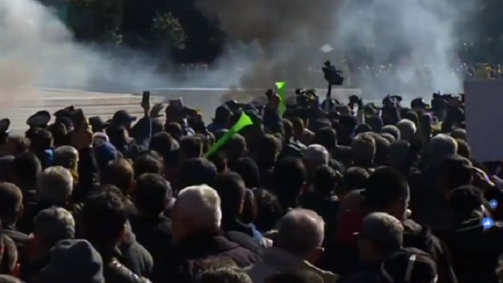 ΕΚΤΑΚΤΟ: Επεισόδια στο Πρωθυπουργικό Μέγαρο της Αλβανίας