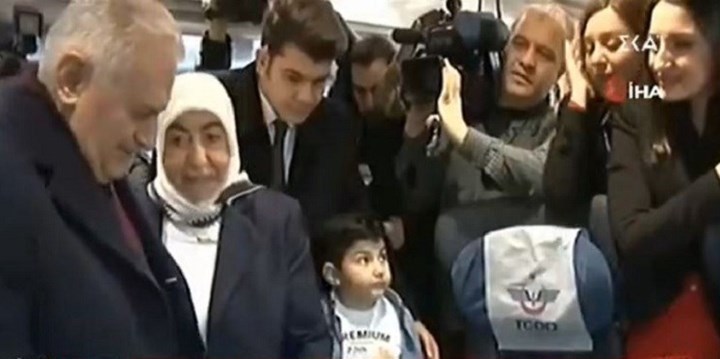 Πως ο εγγονός του Γιλντιρίμ κατέστρεψε την προεκλογική περιοδεία του - ΒΙΝΤΕΟ