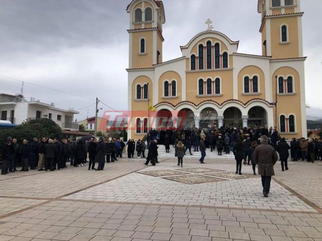 Πάτρα: "Ράγισαν" καρδιές στην κηδεία του εύζωνα Σπύρου Θωμά-Βουβό μοιρολόι στο τελευταίο αντίο-Το τηλεφώνημα του Προκόπη Παυλόπουλου στην οικογένειά του ΦΩΤΟΓΡΑΦΙΕΣ ΒΙΝΤΕΟ