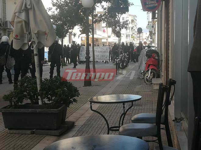 Χωρίς παρατράγουδα η πορεία των αντιεξουσιαστών- Απίστευτη εξέλιξη στην εκδήλωση των Βορειοηπειρωτών- Η ομιλήτρια άρχισε να μιλάει για αλυτρωτισμούς και προδοτική ελληνική Βουλή- Αποχώρησαν οι φορείς- ΦΩΤΟ- ΒΙΝΤΕΟ