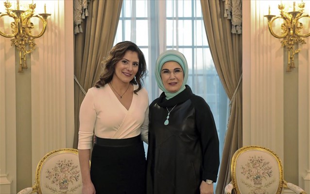 Π. Μπαζιάνα - Εμ. Ερντογάν: «Χαλαρό» τετ α τετ στο «Λευκό Παλάτι»