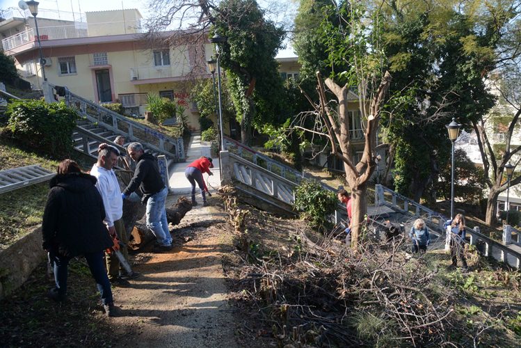 Πάτρα: Εργασίες καθαρισμού στις σκάλες της Αγίου Νικολάου
