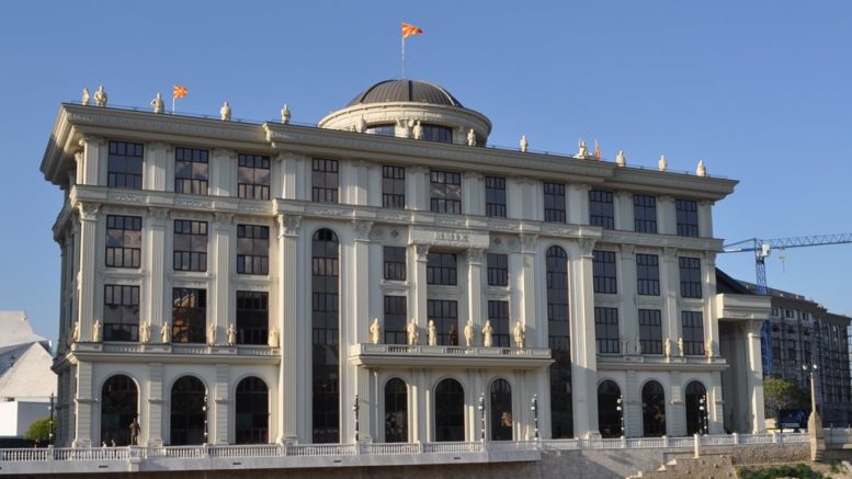 Σκόπια: Το Υπουργείο Εξωτερικών δίνει οδηγίες για "μακεδονική" γλώσσα και ταυτότητα