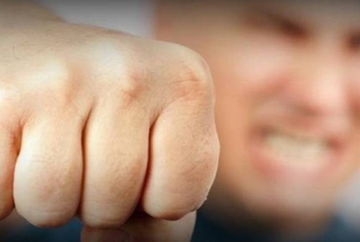 Πάτρα: Χτυπούσε την σύντροφό του στην μέση της Περιμετρικής - Τον κατήγγειλαν οι διερχόμενοι οδηγοί