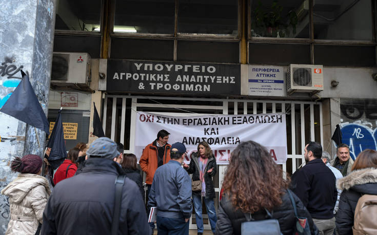 Κατάληψη στο υπ. Αγροτικής Ανάπτυξης για τις ληστείες σε βάρος των υπαλλήλων