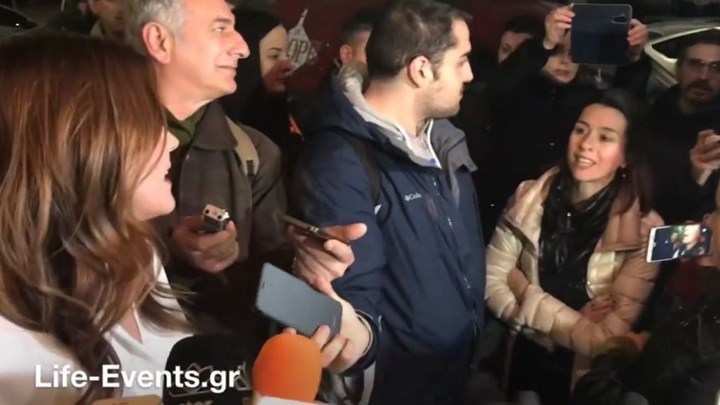 Φραστική επίθεση στην Αχτσιόγλου: Είστε προδότες - Η Μακεδονία είναι ελληνική - ΒΙΝΤΕΟ