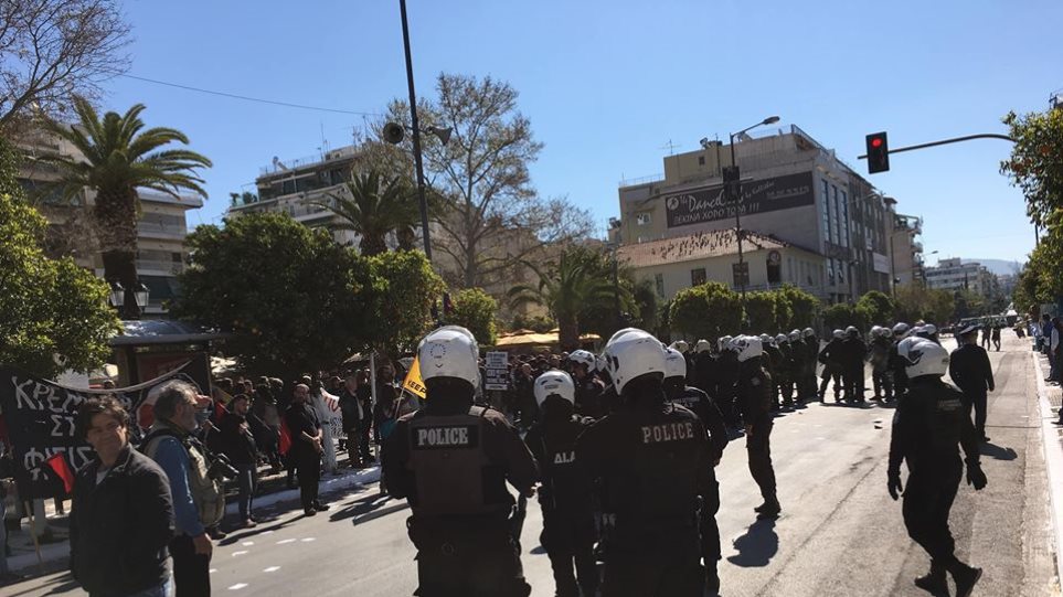 Ένταση με τραυματισμούς πριν την παρέλαση στην Καλλιθέα