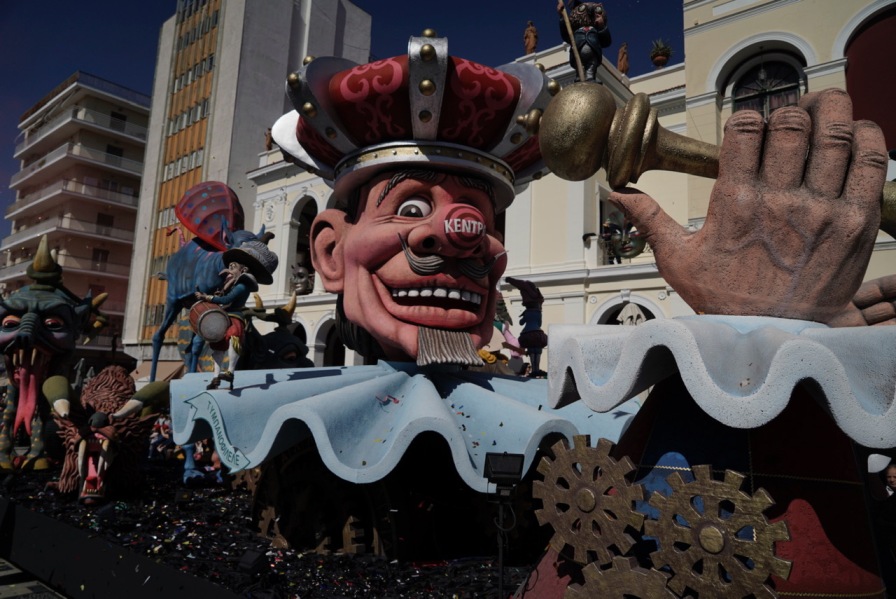 ΒΙΝΤΕΟ πληρωμάτων από την Καρναβαλική παρέλαση της Κυριακής