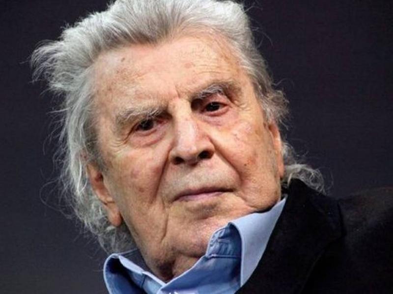 Εσπευσμένα στο νοσοκομείο ο Μίκης Θεοδωράκης