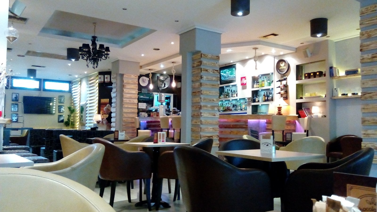 Πάτρα: Πάνω από 1.000 επιχειρήσεις εστίασης βάζουν σήμερα ....λουκέτο- Χωρίς καφέ,φαγητό και ποτό!