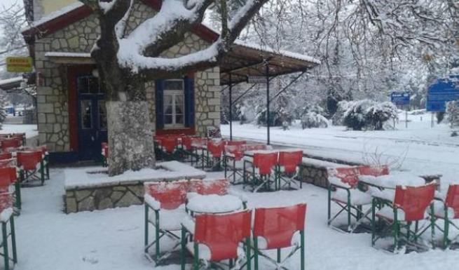 Αχαΐα: Στα λευκά και πάλι τα Καλάβρυτα - Κλειστά τα σχολεία - Η κατάσταση του οδικού δικτύου - ΦΩΤΟ