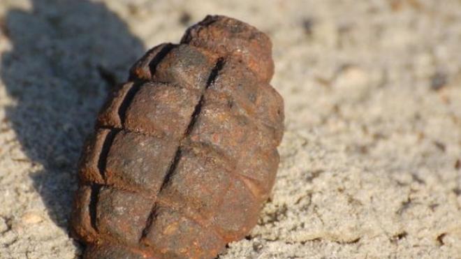 Αίγιο: Βρήκε χειροβομβίδα στο χωράφι του την Κυριακή του Πάσχα