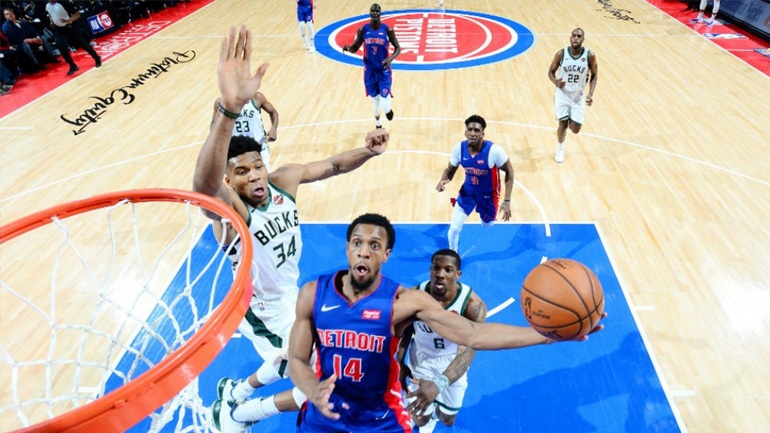 ΝΒΑ: Oι Μπακς... σκούπισαν τους Πίστονς με απίστευτο σόου από τον Αντετοκούνμπο