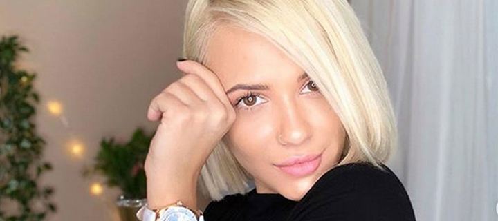 H Λάουρα Νάργες έβαψε τα μαλλιά της ροζ – Δείτε το νέο της look