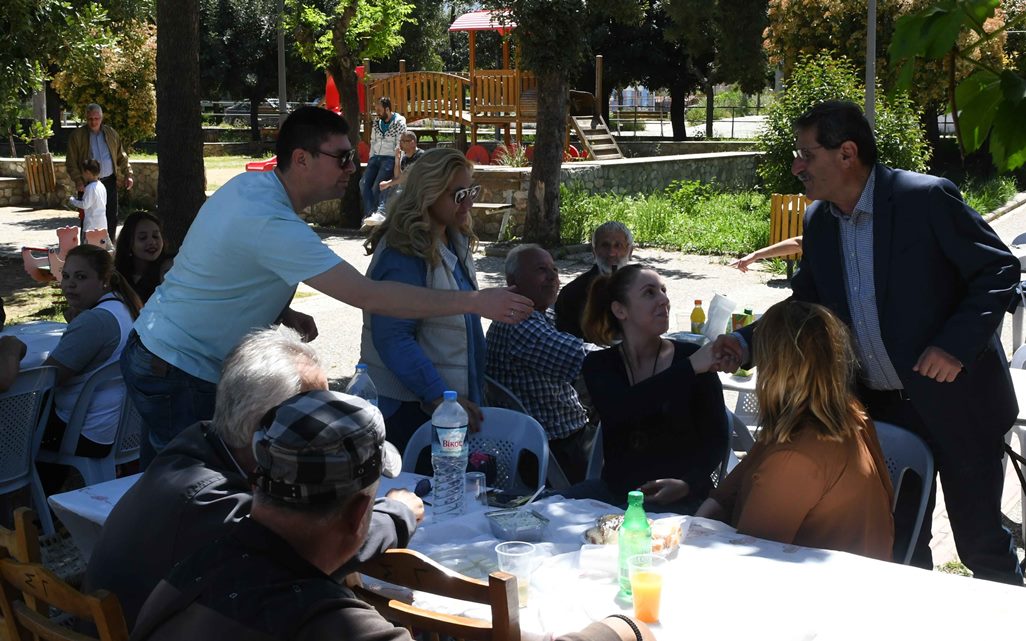 Χορός και ευχές στο πασχαλινό τραπέζι του Δήμου Πατρέων (ΦΩΤΟ)