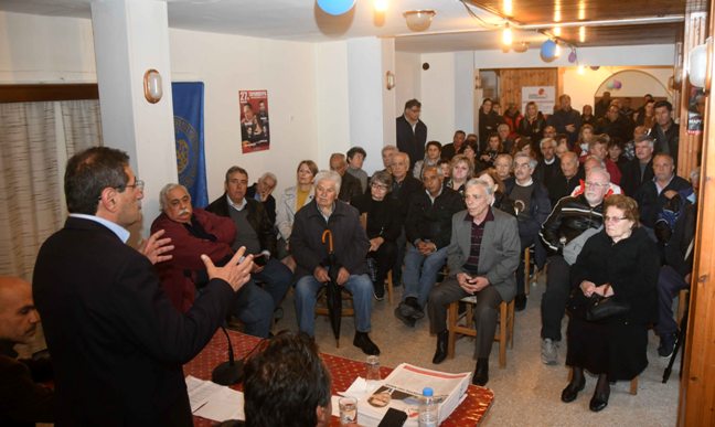 Πάτρα: Ο Κώστας Πελετίδης στις εργατικές κατοικίες Ταραμπούρα - ΦΩΤΟ