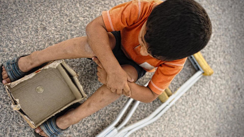 Πύργος: Εξανάγκαζαν τα ανήλικα παιδιά τους σε επαιτεία