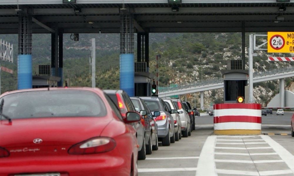 Κορίνθου - Πατρών: Συνεχίζεται η έξοδος των εκδρομέων - Κατά 8% αυξημένη η κίνηση στα διόδια των Αραχωβιτίκων