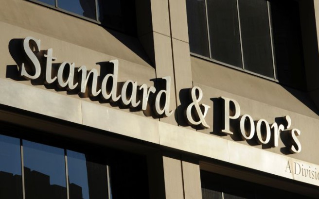 S&P: Επιβεβαίωσε το μακροπρόθεσμο αξιόχρεο της Ελλάδας Β+ με θετική προοπτική