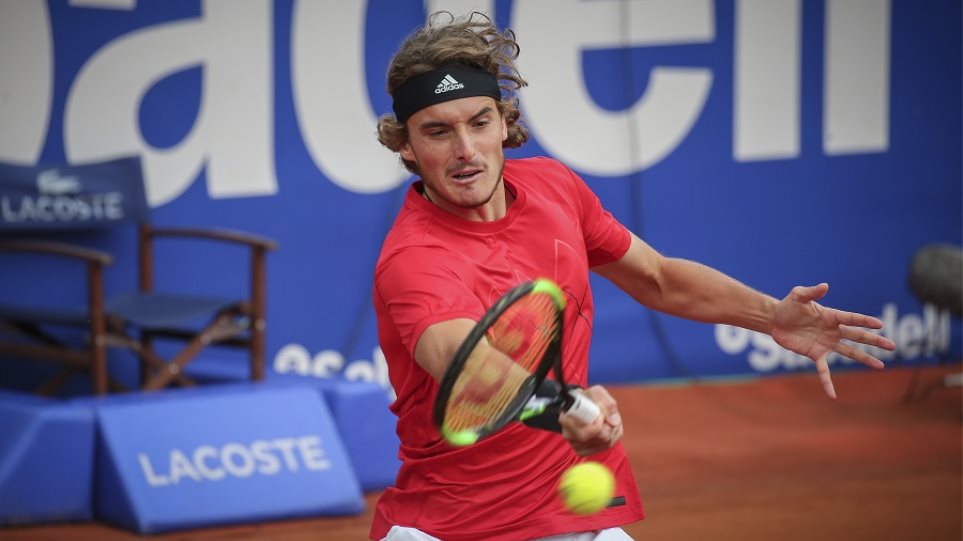 Έχασε δύο θέσεις αλλά έμεινε στο Top10 ο Τσιτσιπάς