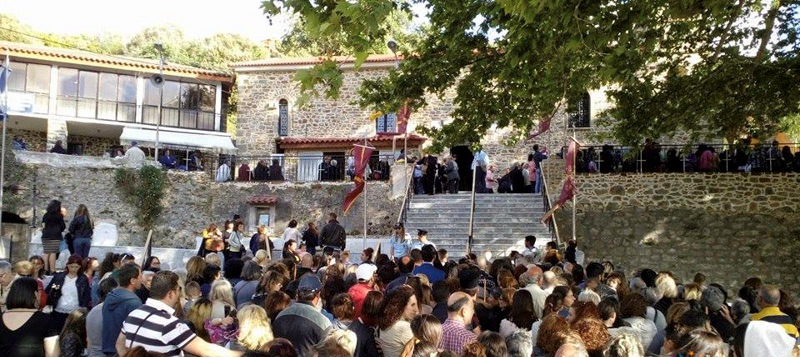 Πεζοπόροι πιστοί στον Άγιο Νικόλαο Σπάτα - Σήμερα γιορτάζει το Ιερό Προσκύνημα - ΦΩΤΟ