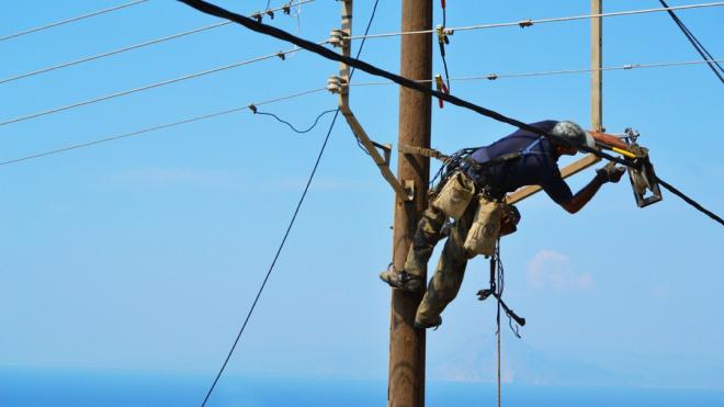 Πάτρα: "Βαριές καμπάνες" σε στελέχη της ΔΕΗ για τον ακρωτηριασμό εναερίτη το 2011