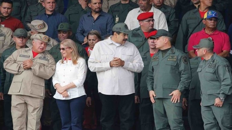 Ο πρόεδρος Νικολάς Μαδούρο εμφανίστηκε σε τηλεοπτική εκπομπή μαζί με τον υπουργό Άμυνας Βλαντίμιρ Παντρίνο