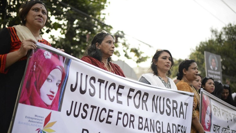 Μπανγκλαντές: Απαγγέλθηκαν κατηγορίες σε 16 άτομα που έκαψαν ζωντανή 19χρονη