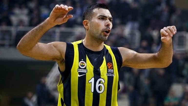 «Ανανεώνει για δύο χρόνια με Φενέρ ο Σλούκας» αναφέρει τουρκικό δημοσίευμα