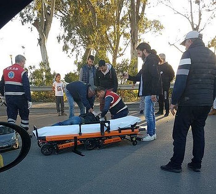 Τροχαίο ατύχημα με έναν τραυματία στην Ακτή Δυμαίων- Μηχανάκι, έπεσε πάνω στην μπάρα του τρένου