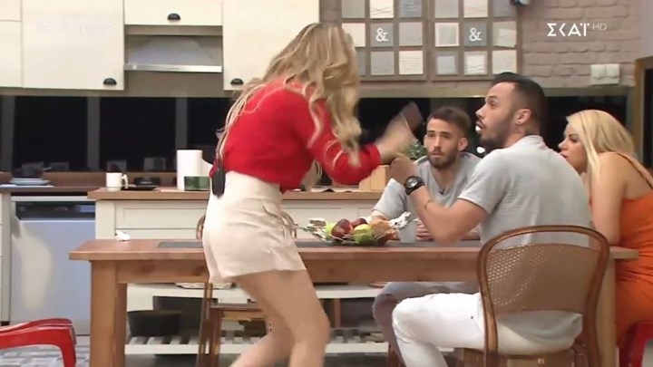 Άγριος καβγάς στο σπίτι του Power Of Love - "Έφυγαν" καρέκλες -ΒΙΝΤΕΟ