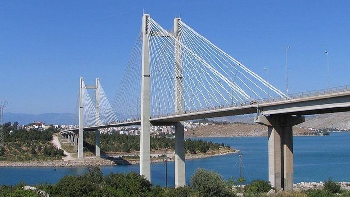 Σοκ στη Χαλκίδα: Οδηγός ταξί αυτοκτόνησε πέφτοντας από τη γέφυρα