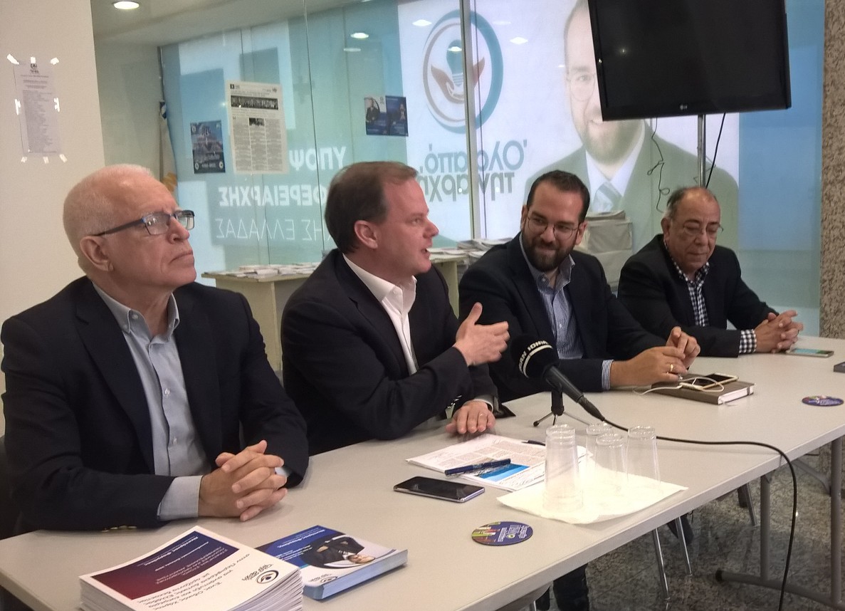 Ο Κώστας Καραμανλής στο εκλογικό κέντρο του υποψήφιου Περιφερειάρχη Νεκτάριου Φαρμάκη