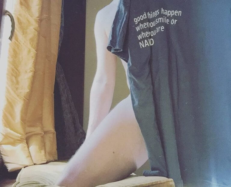 Ποζάρει χωρίς ρούχα στο Instagram!