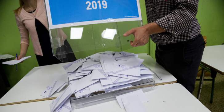 Πάτρα: Έπιασαν επ ' αυτοφώρω άτομα που "σταύρωναν" υποψήφιο σε εκλογικό τμήμα- Ένταση και τριβές στην παράταξη του Νίκου Παπαδημάτου