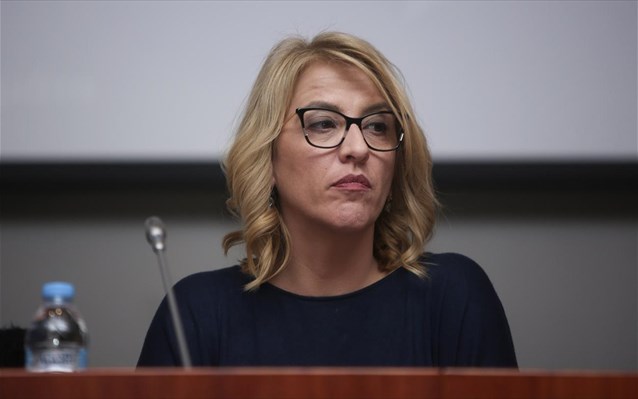 Ρ. Δούρου: Με χτυπούν σαν χταπόδι