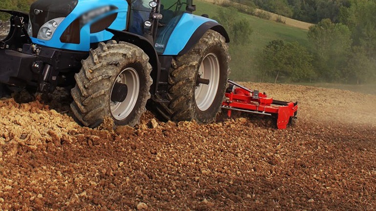 Νεκρός 10χρονος μετά από πτώση από τρακτέρ