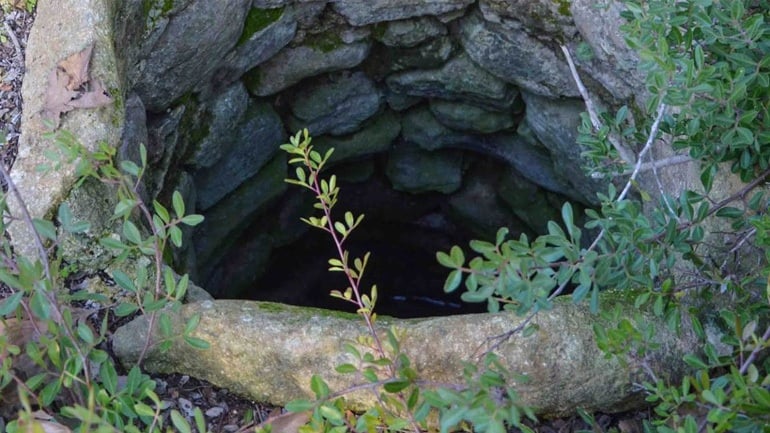 Ηλικιωμένος έπεσε σε πηγάδι με νερό