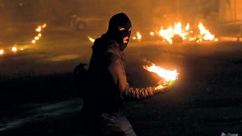 Επιθέσεις με μολότοφ κατά ανδρών των ΜΑΤ στα Εξάρχεια