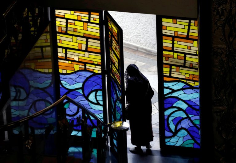 Καθολική εκκλησία: Δεν θα λαμβάνουν Θεία Κοινωνία όσοι ψήφισαν υπέρ των αμβλώσεων αποφάσισε