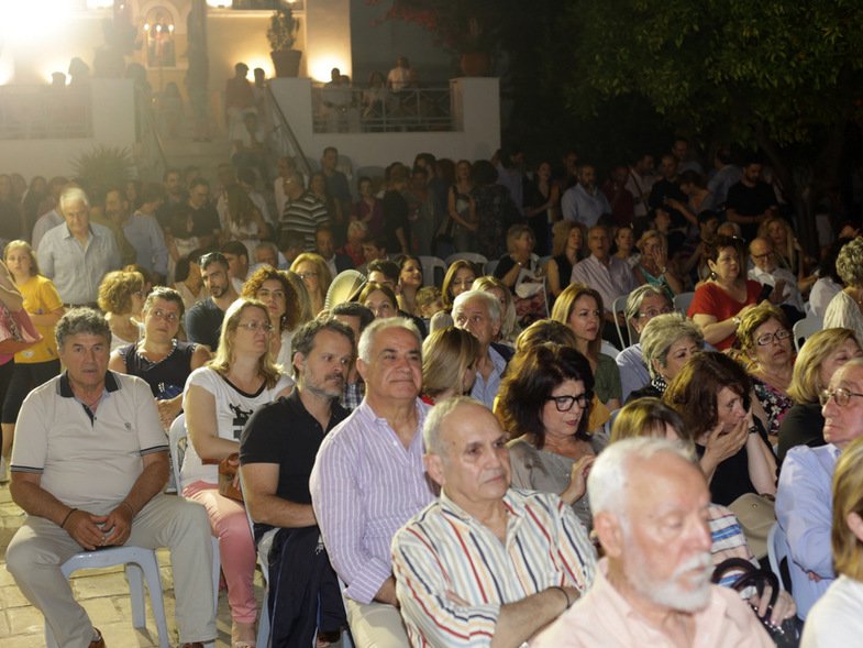 Με μεγάλη επιτυχία τα εγκαίνια της έκθεσης γλυπτικής της Ελένης Ζαβέρδα –Κίτρου ΦΩΤΟ