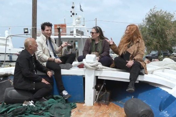 Η απίθανη εκπομπή του Στέλιου Παρλιάρου στην Πάτρα! Ευανθία Ρεμπούτσικα, Λίνα Νικολακοπούλου και Γιώργος Περρής την "έντυσαν" μουσικά! ΒΙΝΤΕΟ