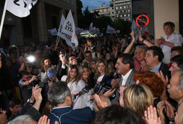 Μεγάλη νίκη για τον Κώστα Πελετίδη - Το ποσοστό ξεπερνά το 71% - Επικράτηση Φαρμάκη στην Περιφέρεια δυτικής Ελλάδας - Συγκεντρώνεται κόσμος στα εκλογικά κέντρα - ΦΩΤΟ