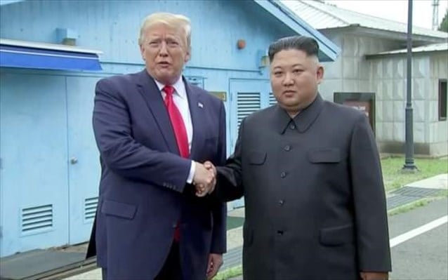 Ιστορική χειραψία Τραμπ- Κιμ στην αποστρατιωτικοποιημένη ζώνη