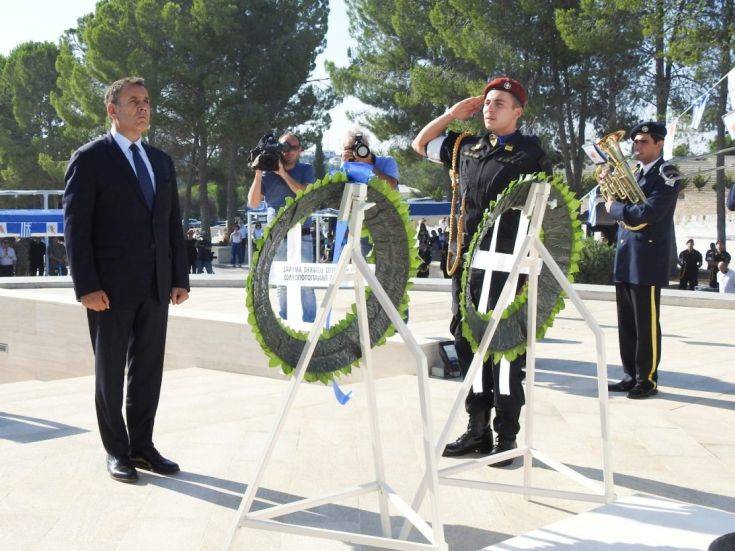 Στα φυλακισμένα μνήματα και τον τύμβο Μακεδονίτισσας ο υπ. Άμυνας Νίκος Παναγιωτόπουλος