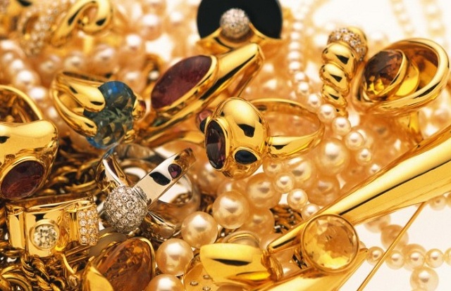 Αχαΐα: Ανήλικη "άνοιξε" σπίτι και έκλεψε χρυσαφικά