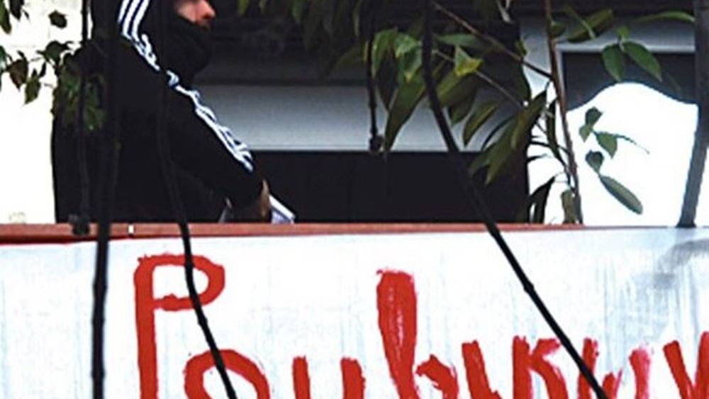 Επίθεση του Ρουβίκωνα με μπογιές στον ΣΕΒ