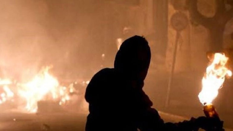 Μολότοφ και ένταση τα ξημερώματα στην Πατησίων