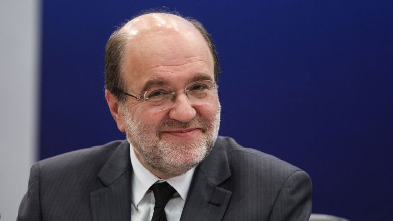 «Η κυβέρνηση πυροβολεί τα πόδια της με τα επιχειρήματά της»