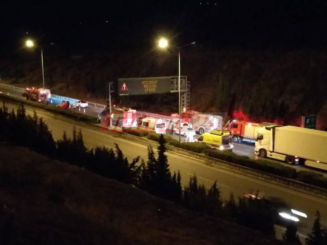 Πάτρα - ΦΩΤΟ: Εκτροπή αυτοκινήτου στην Περιμετρική - Και δεύτερη εκτροπή λίγο πιο κάτω - 2 τραυματίες